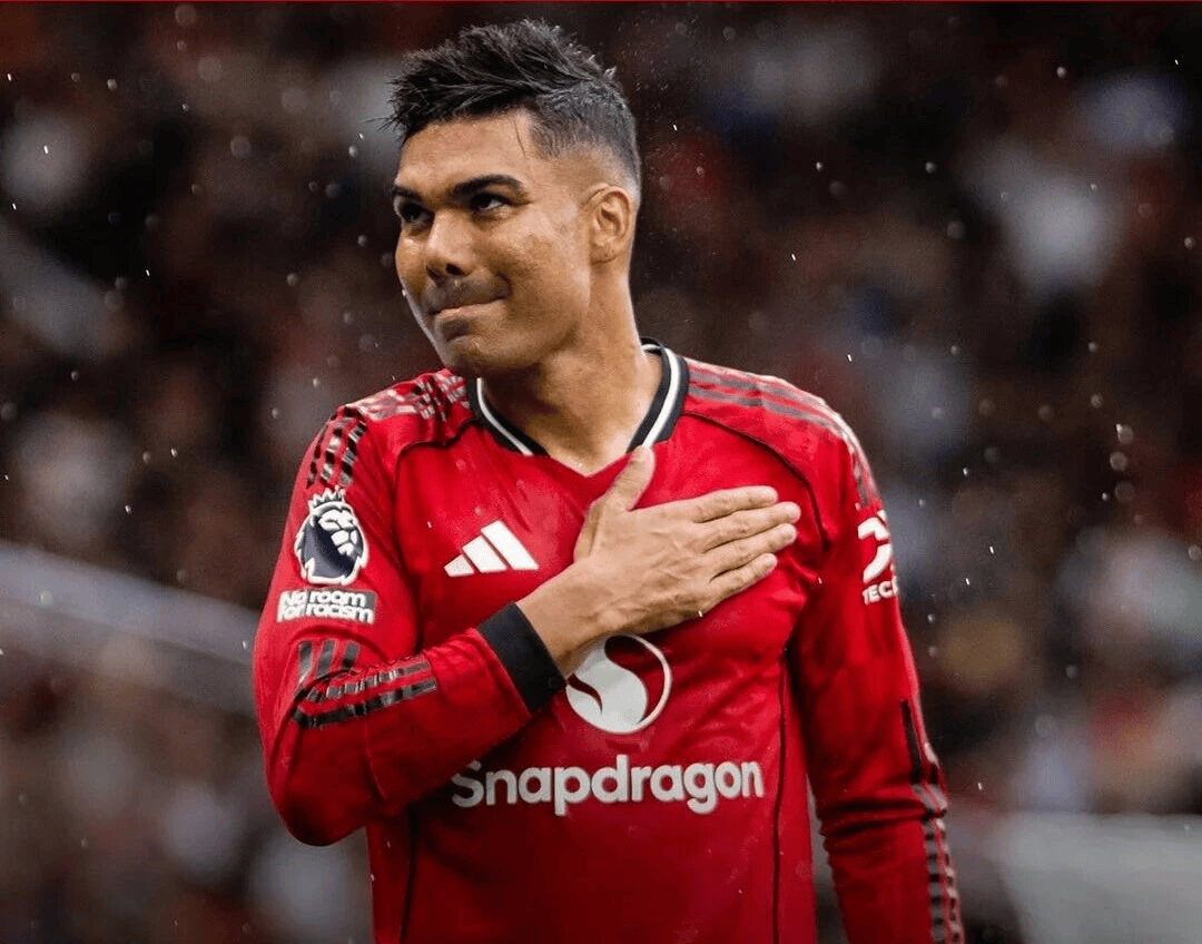 曼联忍痛割爱！功勋铁腰今夏告别，球迷炸锅：他还能再战3年！